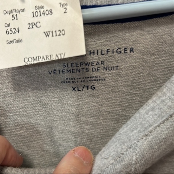 Final Price💕🌟🎉🛍️Tommy Hilfiger Grey Top - Picture 5 of 5